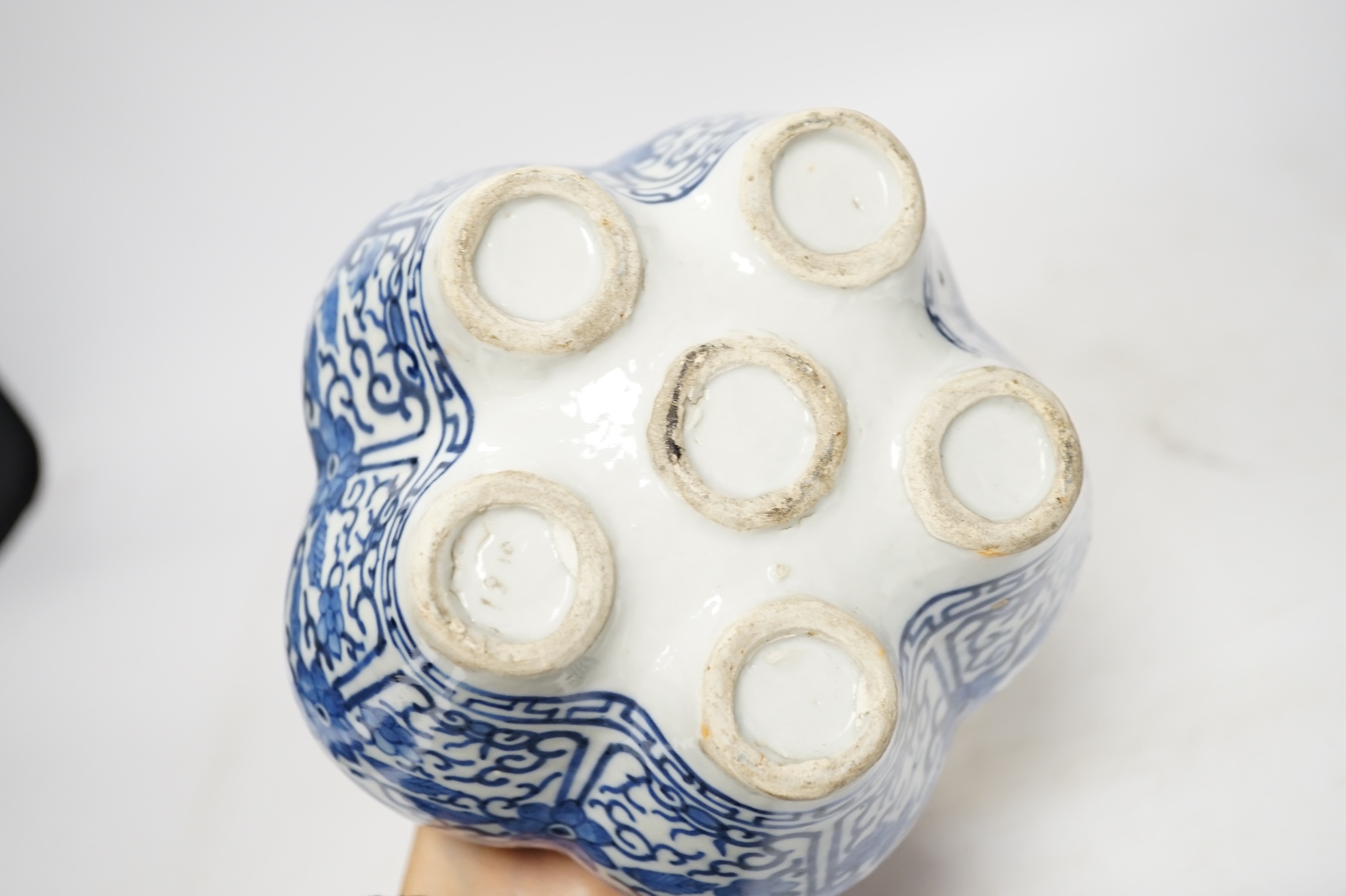 An early 20th century Chinese blue and white tulip vase, 24cm. Condition - good